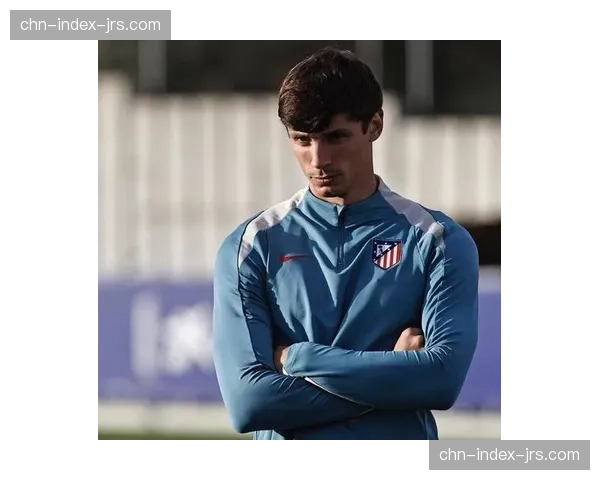 皇家社会勒诺尔芒强调攻守兼备，后防核心总结球队平衡需求